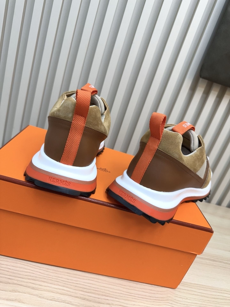 H**me5 sneaker